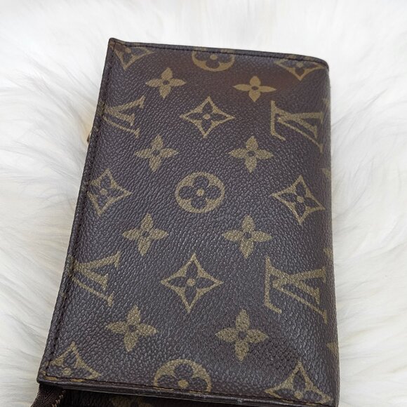 Louis Vuitton Monogram Toiletry Pouch 17 - Picture 11 of 17